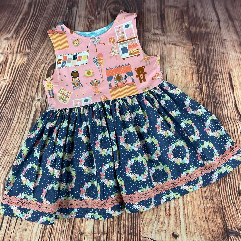 Kaitshake Designs Toy Room Sara Top